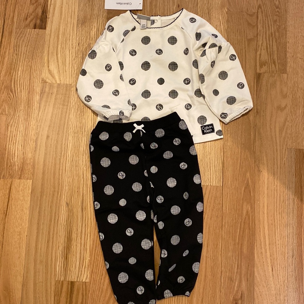 NWT Calvin Klein matching polka dot set for infants